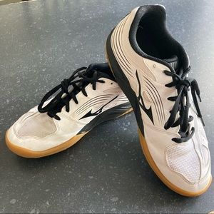 Muzino Volleyball Shoes: size 9